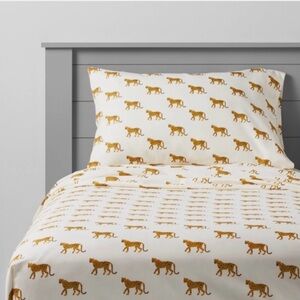 Pillowfort Cheetah Microfiber Full Sheet Set